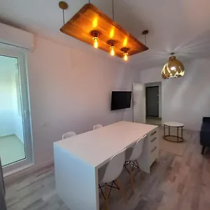 Preciziei 1br Luxury With Fast Wifi, Self Check In And Parking Apartament